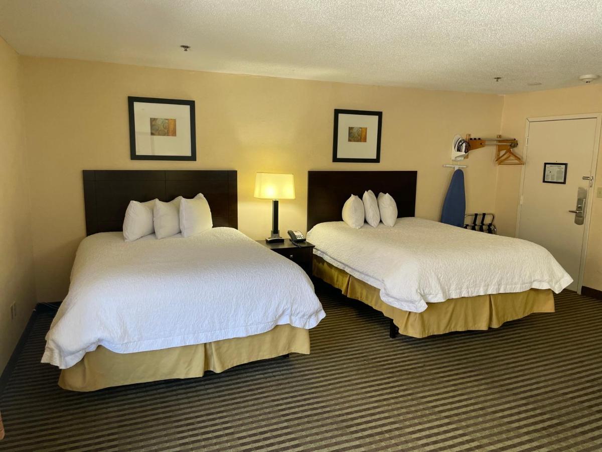 Whitney Inn & Suites Hamden Exterior foto
